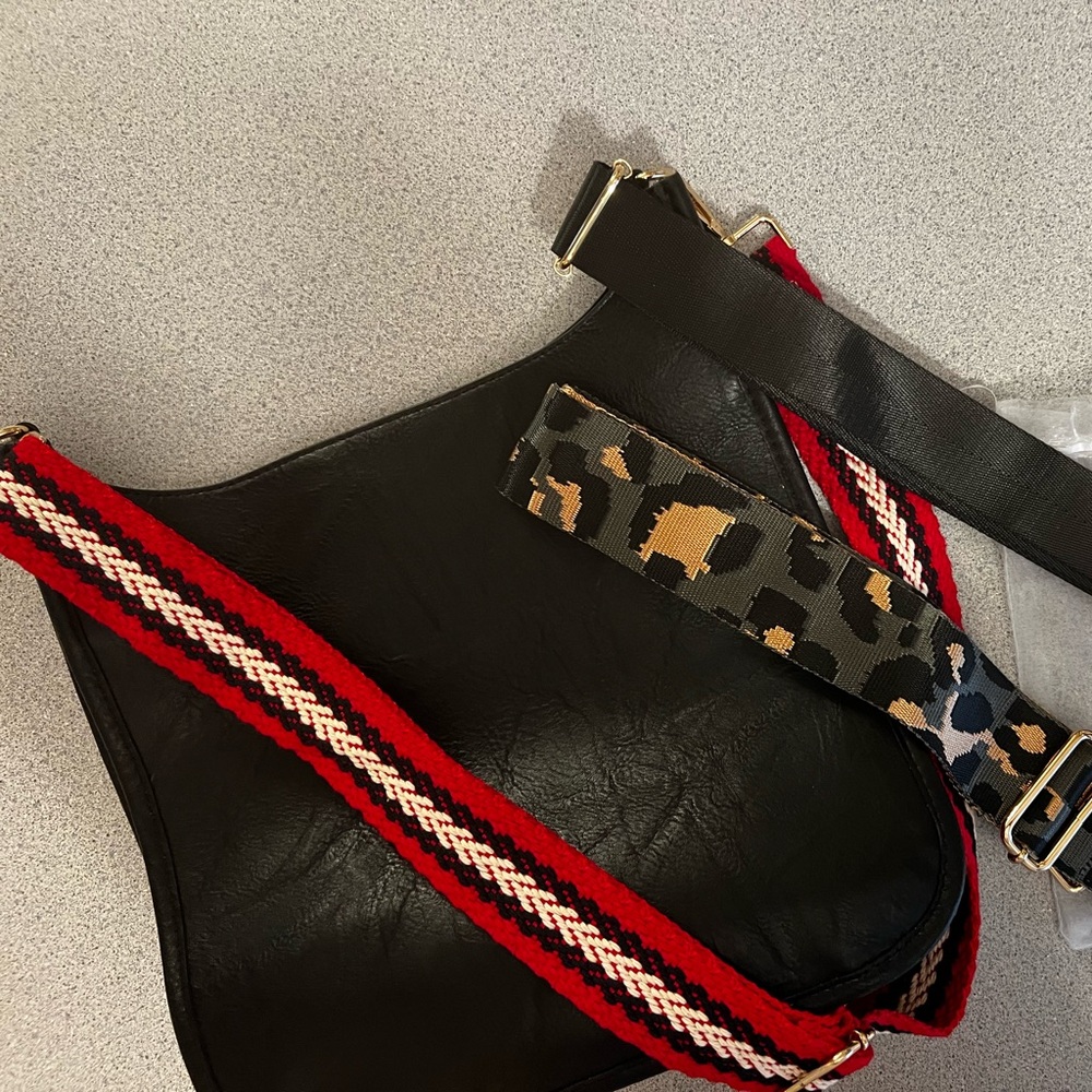 Adorable and trendy crossbody! Multiple straps to wear with all!